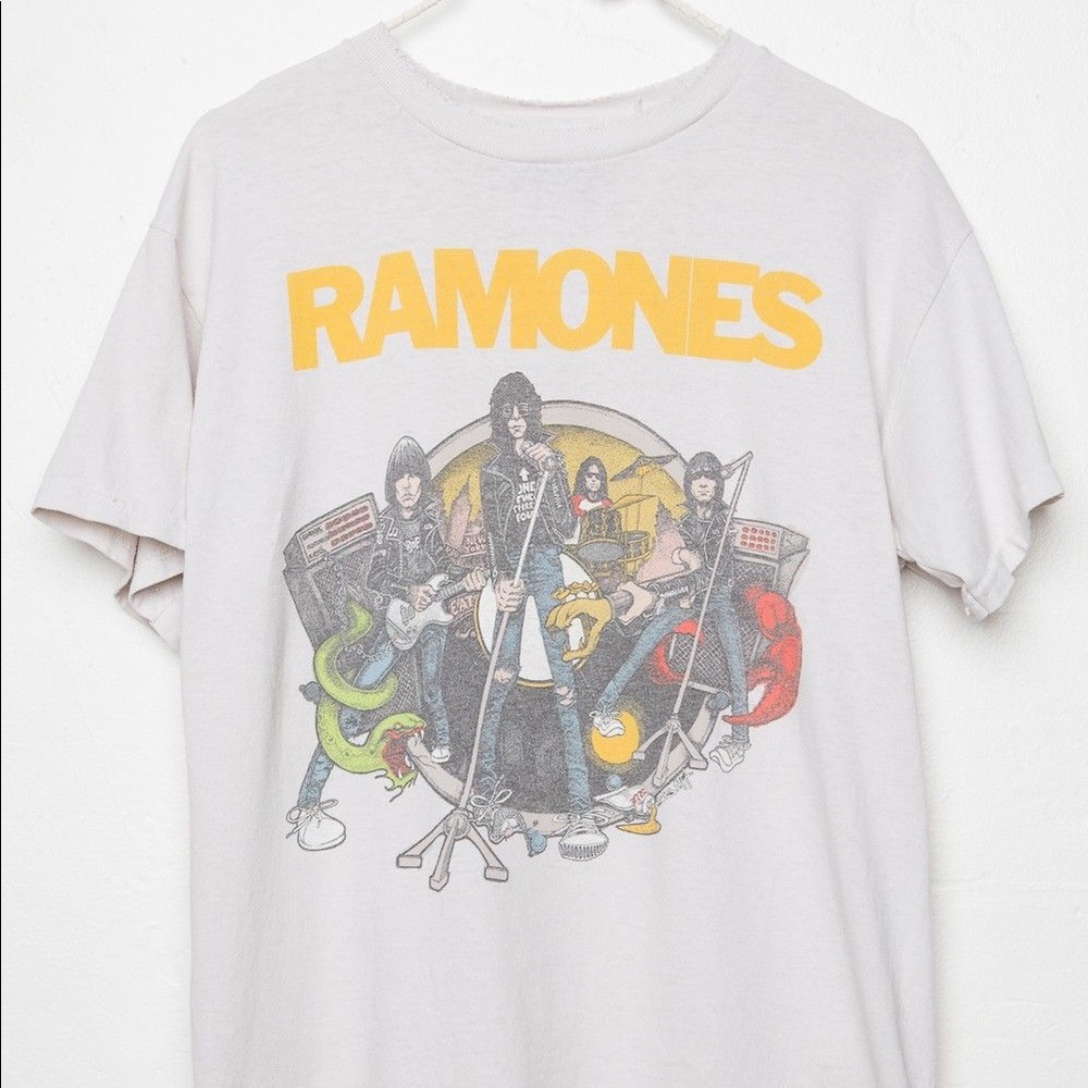 Vintage Y2K Ramones Band Tee